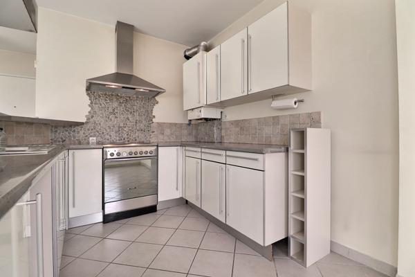 Chateau gombert (13013) Duplex T3 avec terrasse, garage et place de parking !