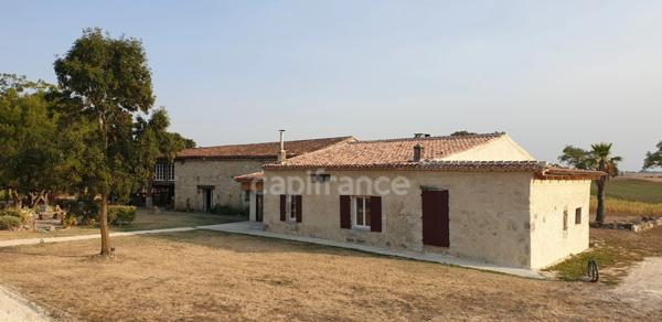Domaine à vendre avec vue exceptionnelle à 360°, composé d'une bergerie réhabilitée, puis d'une grange et d'un kiosque à restaurer, sur 2,9 ha de terrain à LECTOURE (32)