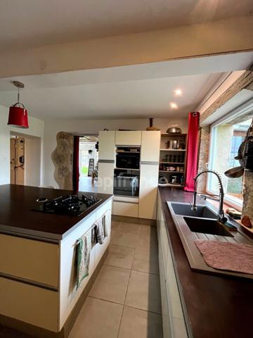 Domaine à vendre avec vue exceptionnelle à 360°, composé d'une bergerie réhabilitée, puis d'une grange et d'un kiosque à restaurer, sur 2,9 ha de terrain à LECTOURE (32)