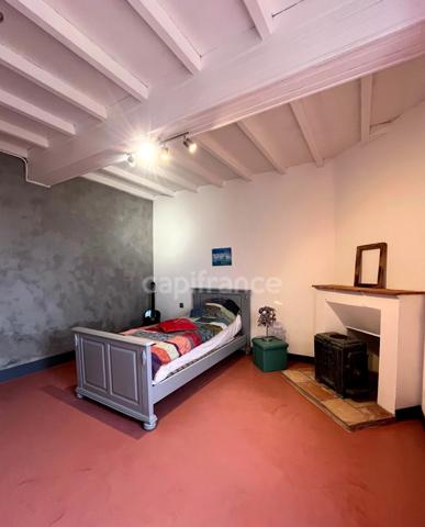 Domaine à vendre avec vue exceptionnelle à 360°, composé d'une bergerie réhabilitée, puis d'une grange et d'un kiosque à restaurer, sur 2,9 ha de terrain à LECTOURE (32)