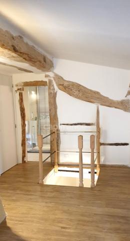 Domaine à vendre avec vue exceptionnelle à 360°, composé d'une bergerie réhabilitée, puis d'une grange et d'un kiosque à restaurer, sur 2,9 ha de terrain à LECTOURE (32)