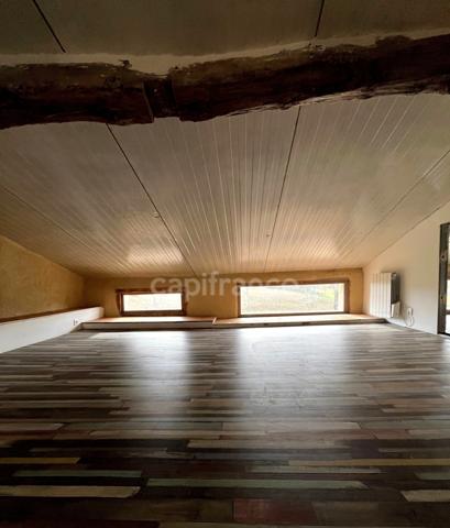 Domaine à vendre avec vue exceptionnelle à 360°, composé d'une bergerie réhabilitée, puis d'une grange et d'un kiosque à restaurer, sur 2,9 ha de terrain à LECTOURE (32)