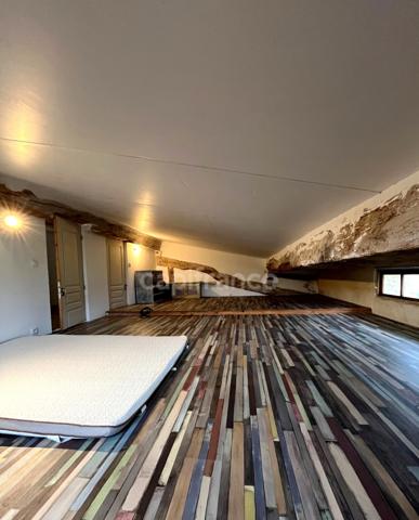 Domaine à vendre avec vue exceptionnelle à 360°, composé d'une bergerie réhabilitée, puis d'une grange et d'un kiosque à restaurer, sur 2,9 ha de terrain à LECTOURE (32)