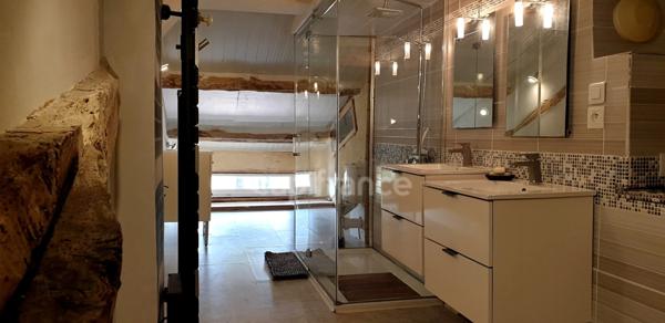 Domaine à vendre avec vue exceptionnelle à 360°, composé d'une bergerie réhabilitée, puis d'une grange et d'un kiosque à restaurer, sur 2,9 ha de terrain à LECTOURE (32)