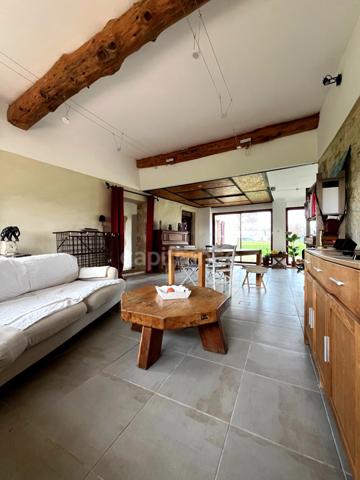 Domaine à vendre avec vue exceptionnelle à 360°, composé d'une bergerie réhabilitée, puis d'une grange et d'un kiosque à restaurer, sur 2,9 ha de terrain à LECTOURE (32)