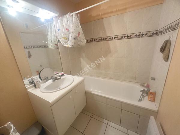 Appartement T2 VILLEURBANNE TOTEM, LIMITE LYON 3, TERRASSE, GARAGE ET CAVE