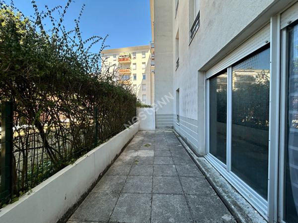 Appartement T2 VILLEURBANNE TOTEM, LIMITE LYON 3, TERRASSE, GARAGE ET CAVE