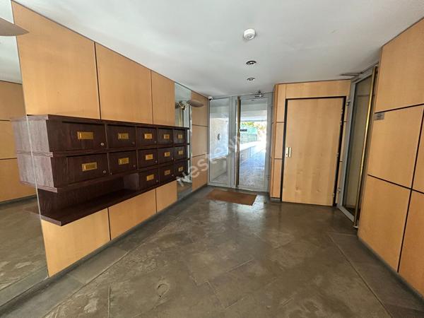 Appartement T2 VILLEURBANNE TOTEM, LIMITE LYON 3, TERRASSE, GARAGE ET CAVE