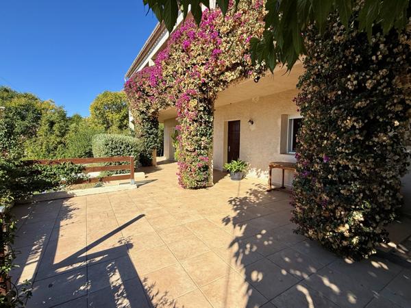 Alata (20167) Magnifique maison avec 2 appartements à Trova