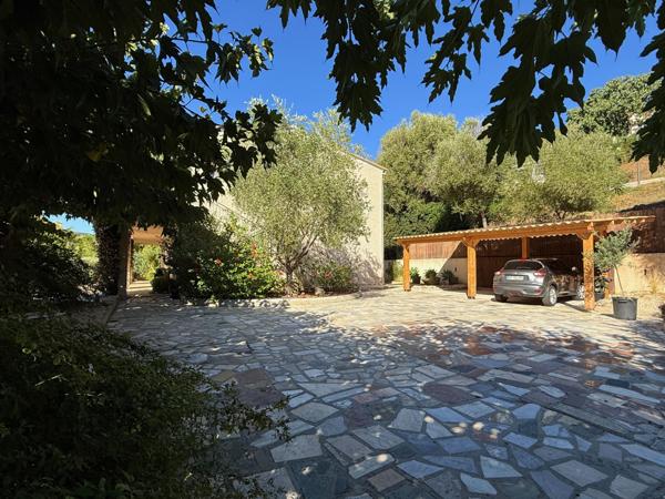 Alata (20167) Magnifique maison avec 2 appartements à Trova