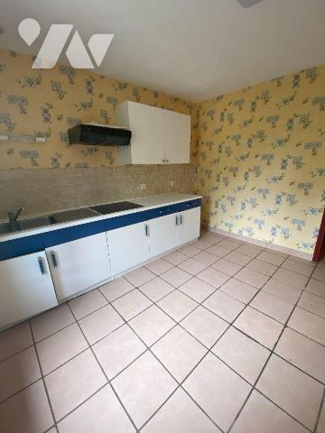 A vendre à Mauriac, en plein coeur du centre-ville, à proximité de l'ensemble des commerces et ...