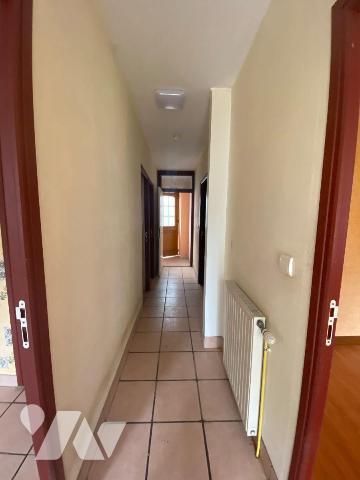 A vendre à Mauriac, en plein coeur du centre-ville, à proximité de l'ensemble des commerces et ...