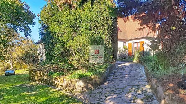 Maison St Pierre De Chignac. 4 chambres. Grand parking . Garage/atelier 50 m2.Terrain:2245 m2