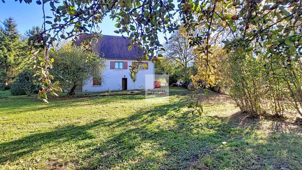 Maison St Pierre De Chignac. 4 chambres. Grand parking . Garage/atelier 50 m2.Terrain:2245 m2