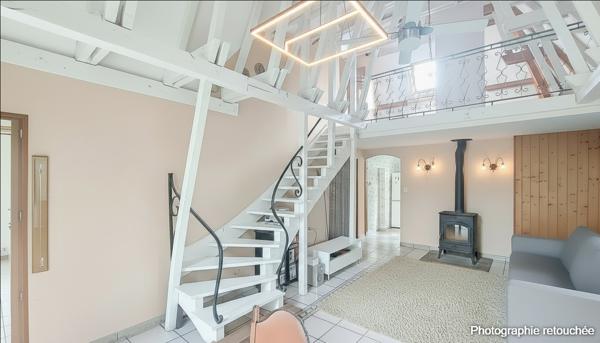 Maison St Pierre De Chignac. 4 chambres. Grand parking . Garage/atelier 50 m2.Terrain:2245 m2