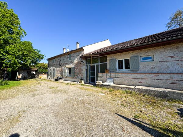 Maison 8 pièce(s) 5 chambre(s) 340 m²