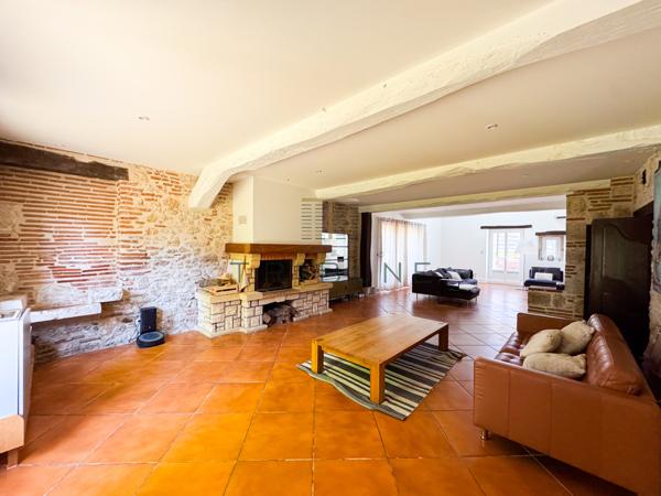 Maison 8 pièce(s) 5 chambre(s) 340 m²
