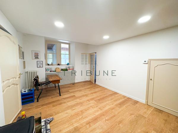 Maison 8 pièce(s) 5 chambre(s) 340 m²