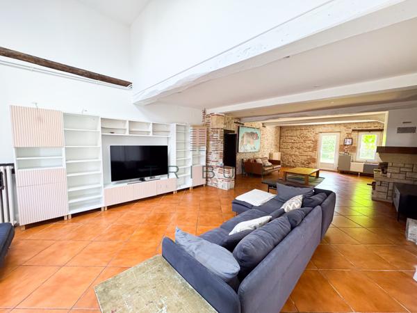 Maison 8 pièce(s) 5 chambre(s) 340 m²
