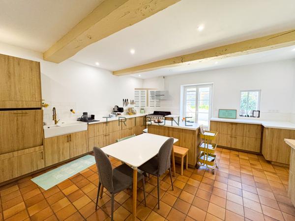 Maison 8 pièce(s) 5 chambre(s) 340 m²
