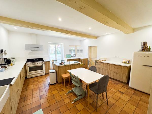 Maison 8 pièce(s) 5 chambre(s) 340 m²