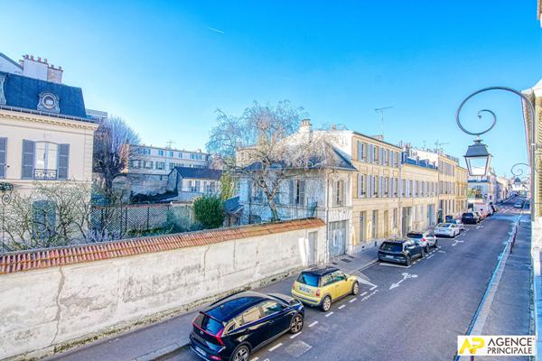 Versailles Notre-Dame les Prés - Appartement 8 pièces de 322 m² situé au 1er étage avec terrasse + 2 places de parking €2 400 000 ** - Référence 27620
