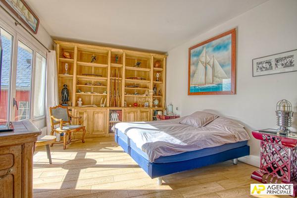 Versailles Notre-Dame les Prés - Appartement 8 pièces de 322 m² situé au 1er étage avec terrasse + 2 places de parking €2 400 000 ** - Référence 27620