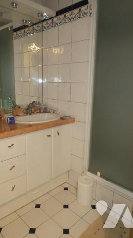 POUZAUGES, VASTE MAISON FAMILIALE SEMI PLAIN-PIED, AU CALME AVEC ACCÈS IMMÉDIAT A TOUTES COMMODITÉS.