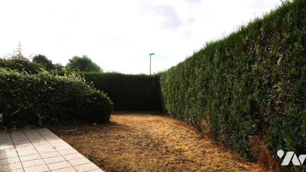 POUZAUGES, VASTE MAISON FAMILIALE SEMI PLAIN-PIED, AU CALME AVEC ACCÈS IMMÉDIAT A TOUTES COMMODITÉS.