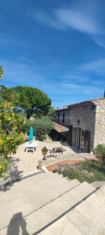 Maison en pierre de 180 m²