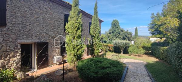 Maison en pierre de 180 m²