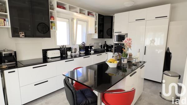 Maison à vendre 6 pièces 159 m² Hyères