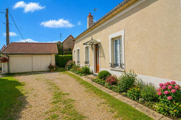 Maison Saint Eloi, 3 chambres, potentiel 4 chambres, terrain clôturé, proche tout commerce, double garage
