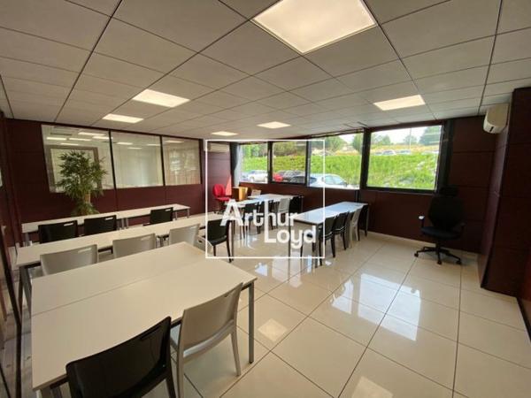 Bureaux à louer à Saint-Jean - espaces lumineux et accès direct aux axes routiers