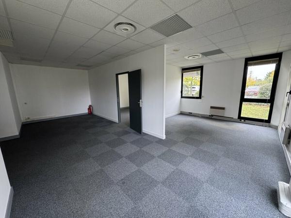 TOURS NORD BUREAUX A LOUER 64 M² RDC 2 PARKINGS PROCHE ECHANGEUR A10 VISIBILITÉ D910