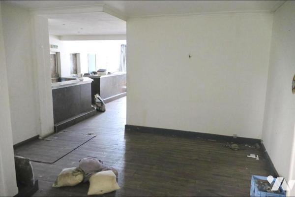 Local à usage professionnel, commercial et habitation - Cave - Cour. 161,60 m² habitable.