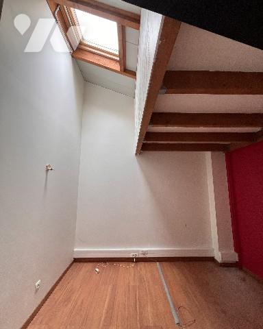 Ensemble immobilier composé d'une maison de 260 m² habitables +local annexe professionnel de 255 m².