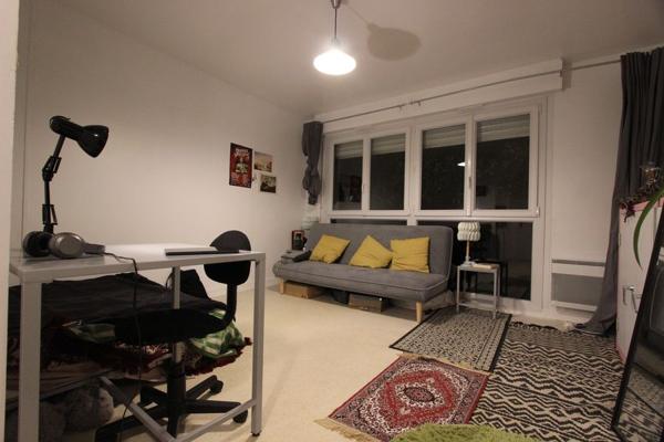 UN STUDIO DE CENTRE-VILLE LOUÉ, EN PARFAIT INVESTISSEMENT LOCATIF. - A QUIMPER Quimper CENTRE Quimper PROCHE CENTRE