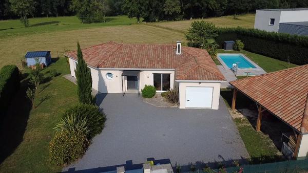 Maison Terrasson Lavilledieu avec piscine et 3 chambres