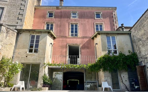 Maison à vendre    6 pièces •  Niort