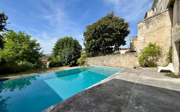 Maison à vendre    6 pièces •  Niort