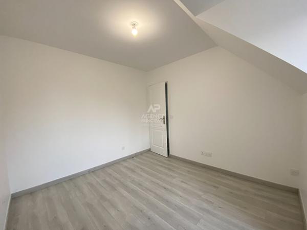 Maison à louer à Pontoise - 6 pièces, 4 chambres Loyer 1 850 €/mois charges comprises **  - Référence  MG11283
