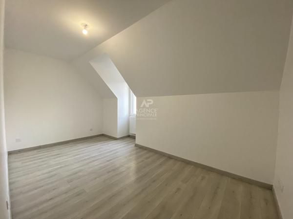 Maison à louer à Pontoise - 6 pièces, 4 chambres Loyer 1 850 €/mois charges comprises **  - Référence  MG11283