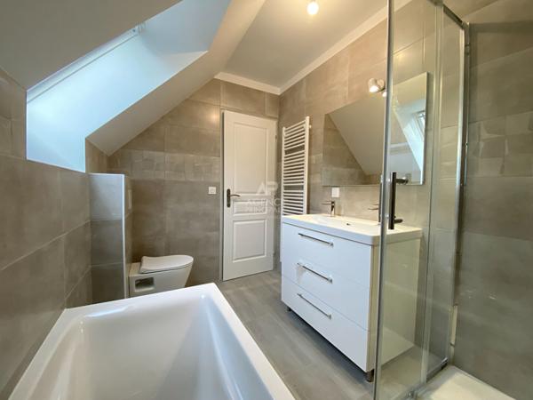 Maison à louer à Pontoise - 6 pièces, 4 chambres Loyer 1 850 €/mois charges comprises **  - Référence  MG11283