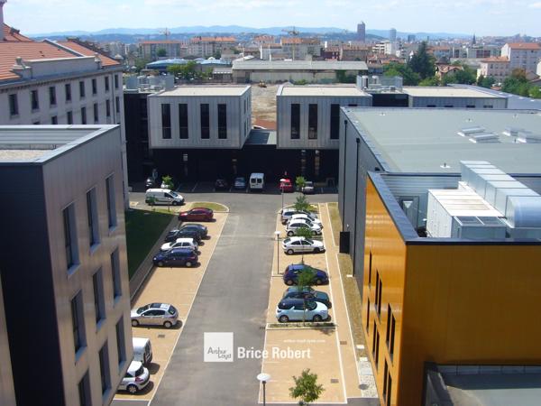 Location bureaux rénovés et lumineux à Villeurbanne