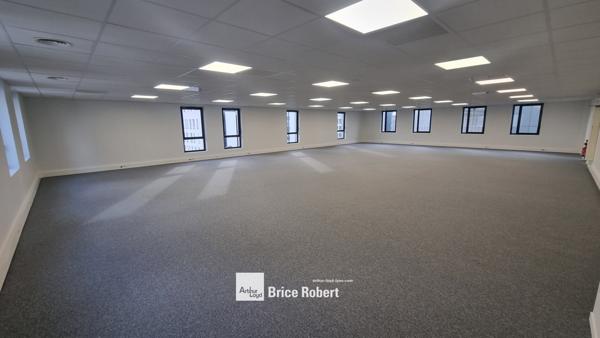 Location bureaux rénovés et lumineux à Villeurbanne