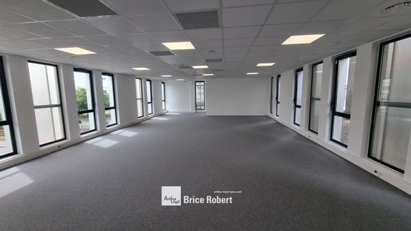 Location bureaux rénovés et lumineux à Villeurbanne