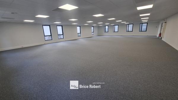 Location bureaux rénovés et lumineux à Villeurbanne