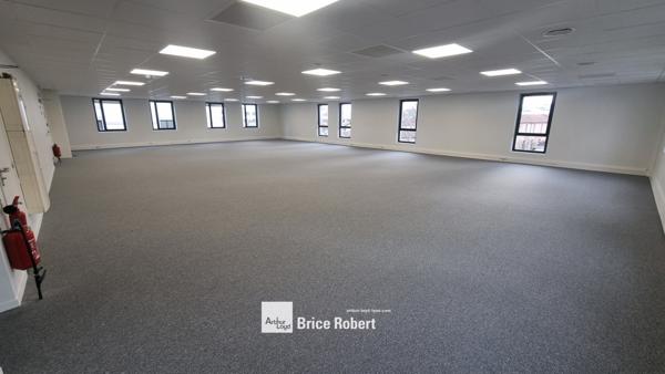 Location bureaux rénovés et lumineux à Villeurbanne