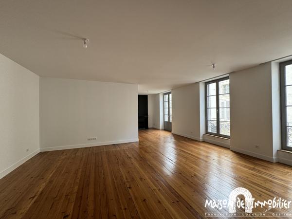 Location Magnifique appartement rénové - 4 pièces - Terrasse - COGNAC Centre-ville